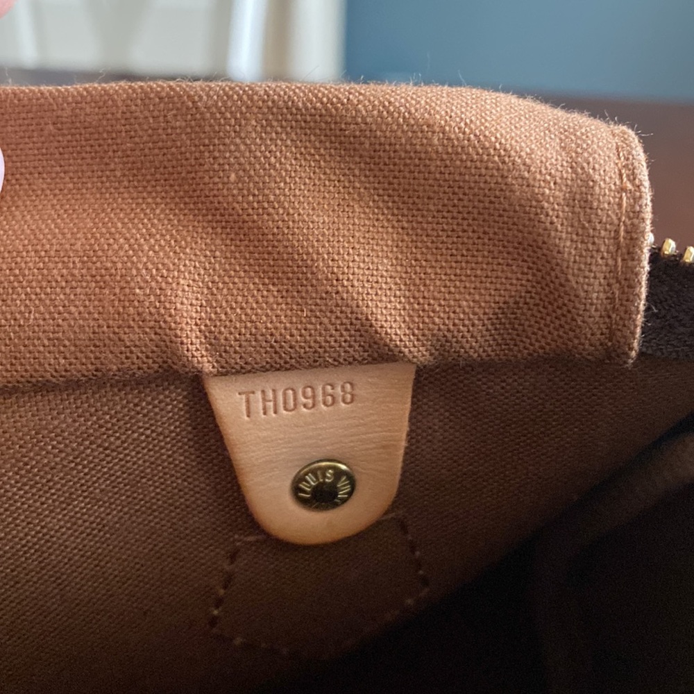 Authentic Louis Vuitton Speedy 25 - Picture 8 of 8